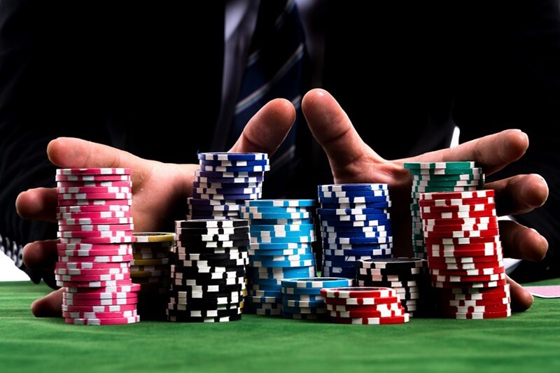 Một ván Poker đầy đủ diễn ra như thế nào?