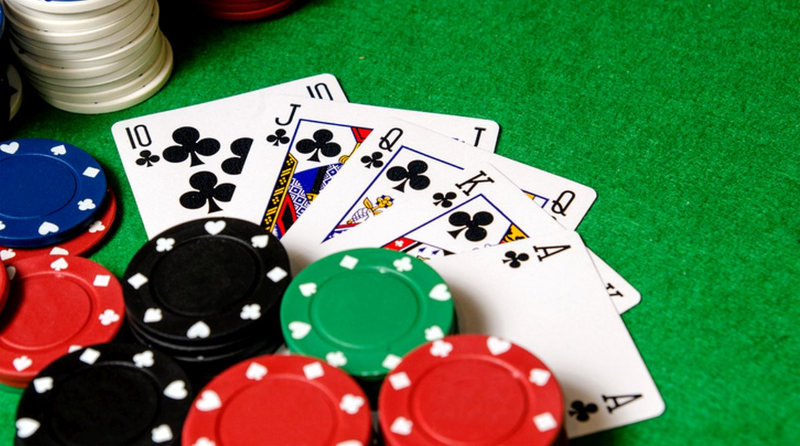 Đánh bài Poker kiếm tiền bằng cách đoán bài đối thủ